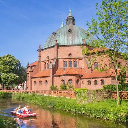 Nino-boardinghouse 1 *